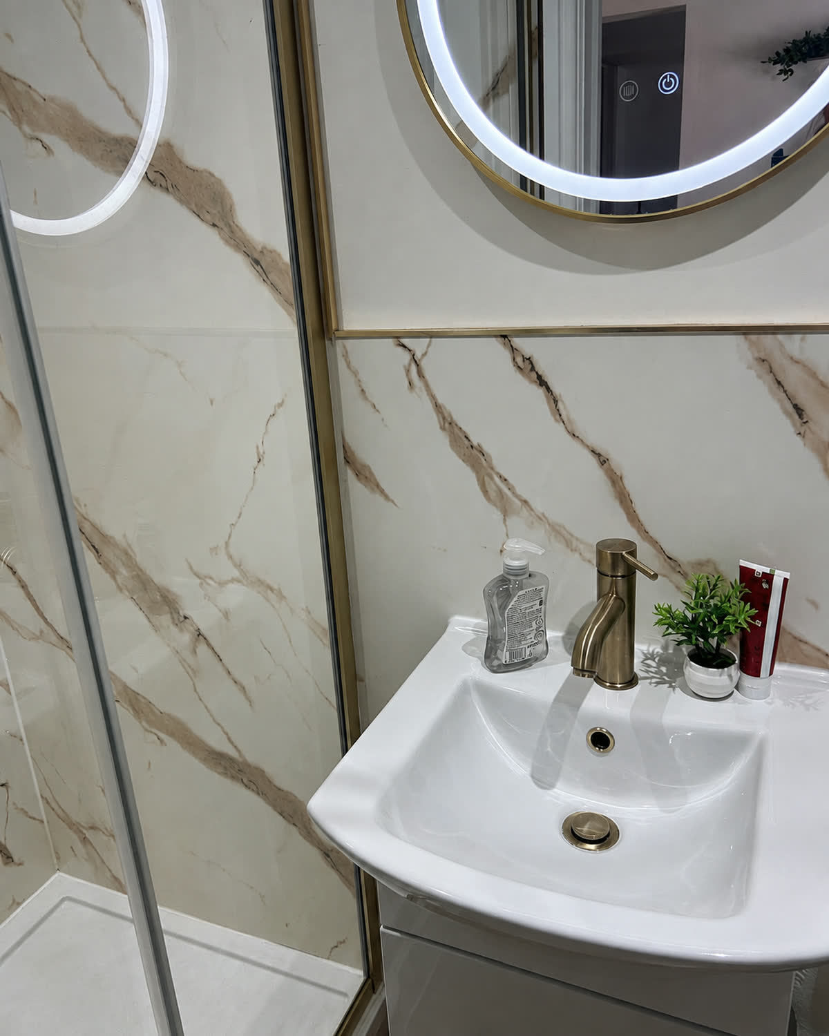 Clean bathroom with a polished mirror and basin after an end of tenancy clean